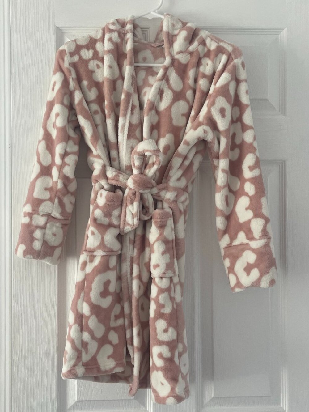 PJ Salvage girl's 7-8 Small pink print robe